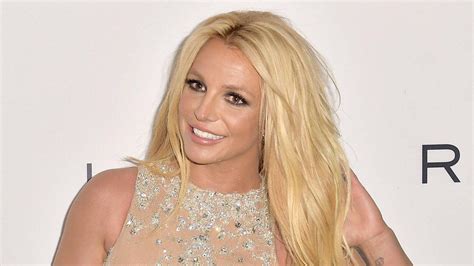 britney spears nackt|Britney Spears poses fully nude in bed